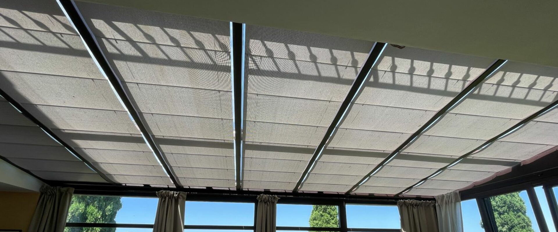 Stores sur mesure dans une verrière à Chantemerle-lès-Grignan