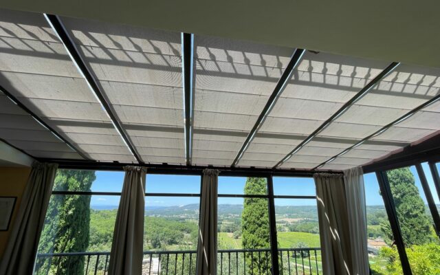 Stores sur mesure dans une verrière à Chantemerle-lès-Grignan